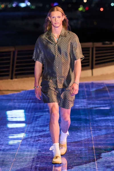 Look 28